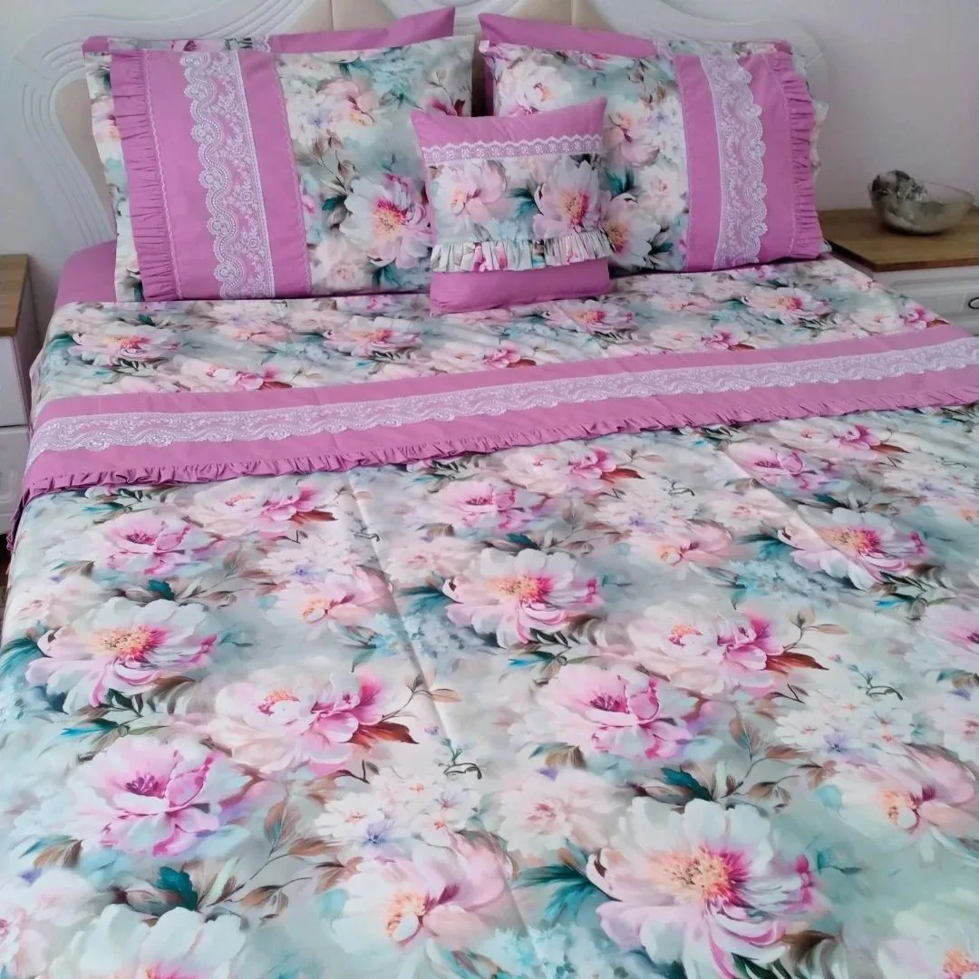 Pembe Şakayık Desenli Dantel Detaylı Lüks Nevresim Takımı